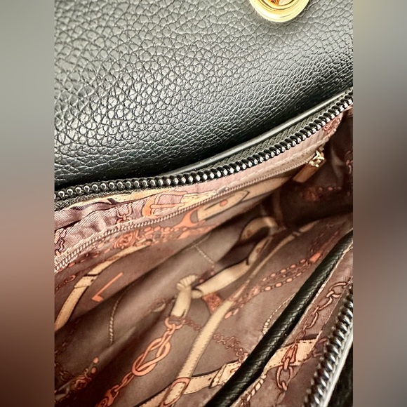 Black quilted purse with chain strap - Picture 10 of 11